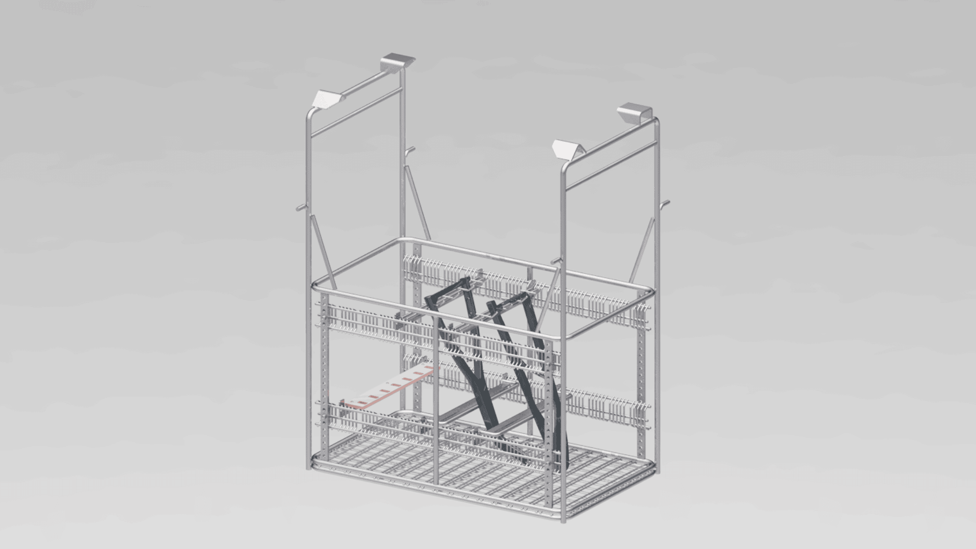 Eine käfigartige Metallstruktur mit Seiten und Boden aus Netzgewebe, Stützstangen darüber, abgewinkelten schwarzen Bändern in der Mitte und zwei erhöhten Stangen mit Lichtern an jeder Ecke.