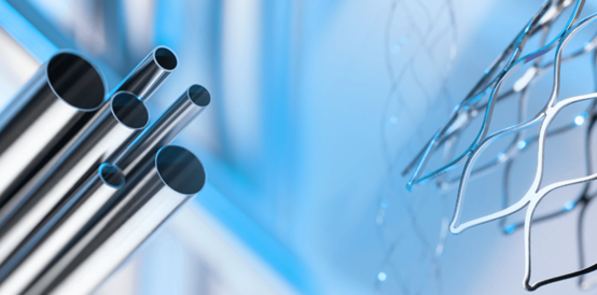 Glänzende Metallrohre und Drahtgeflechte werden vor einem unscharfen blauen Hintergrund gezeigt, der ihre reflektierenden Oberflächen und ihr industrielles Aussehen hervorhebt.
