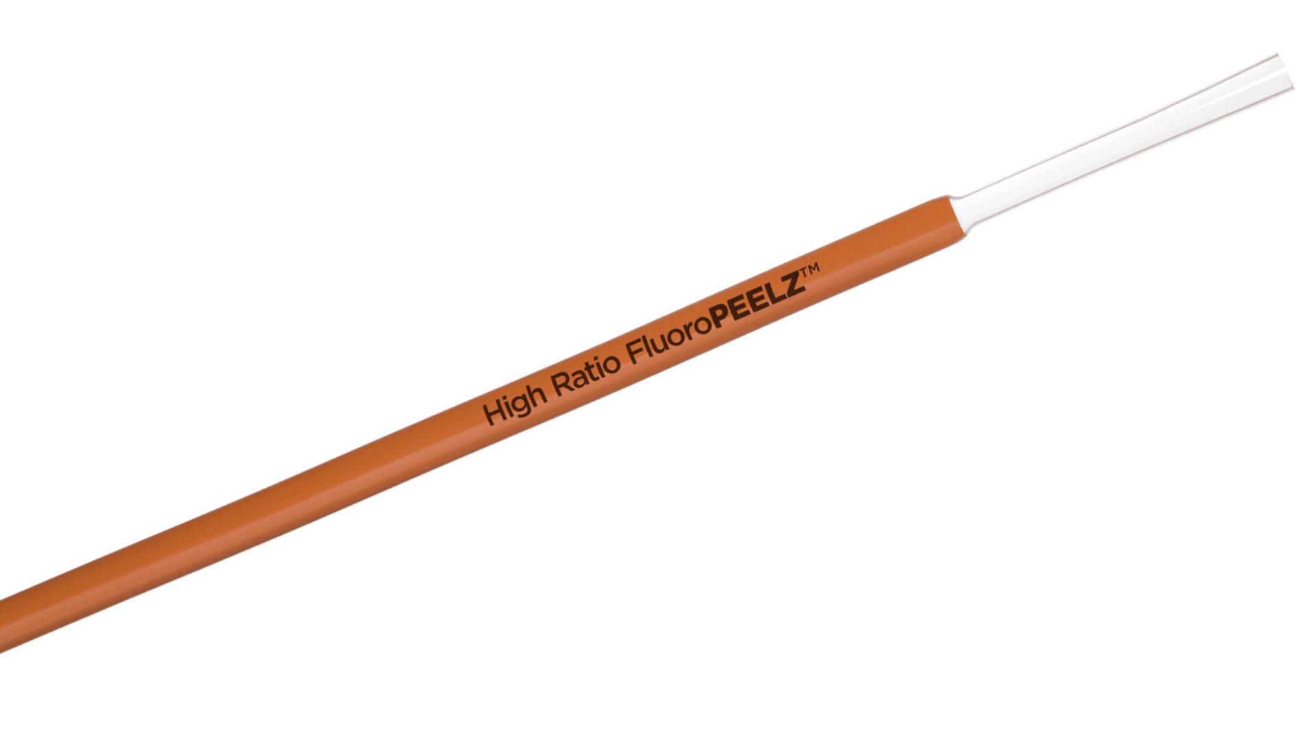 Ein orangefarbener Draht mit der Aufschrift High Ratio FluoroPEELZ™, dessen weißer Innenkern an einem Ende teilweise freiliegt, vor einem weißen Hintergrund.