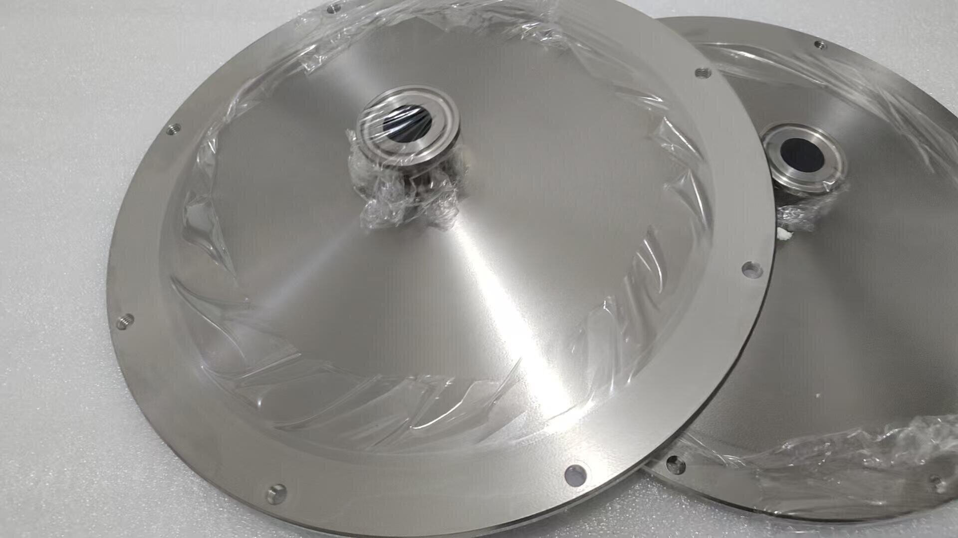 Precision in titanium: initial sample component made of Grade 5 Ti6Al4V, Ø 250 mm, produced in a batch of 10. Requirement: absolutely flat for the matching flange, distortion-free – for the highest medical technology standards. ✨