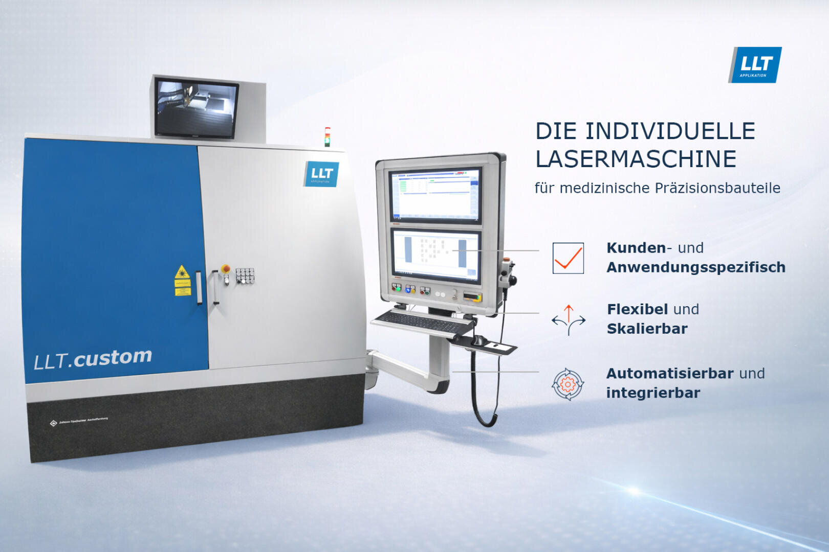 Eine moderne Lasermaschine mit einem Bedienfeld und Bildschirmen steht in einem hellen Raum. Der Text hebt ihre Anpassungs-, Skalierungs- und Automatisierungsfunktionen für medizinische Präzisionskomponenten hervor. Das LLT.custom-Logo ist sichtbar.