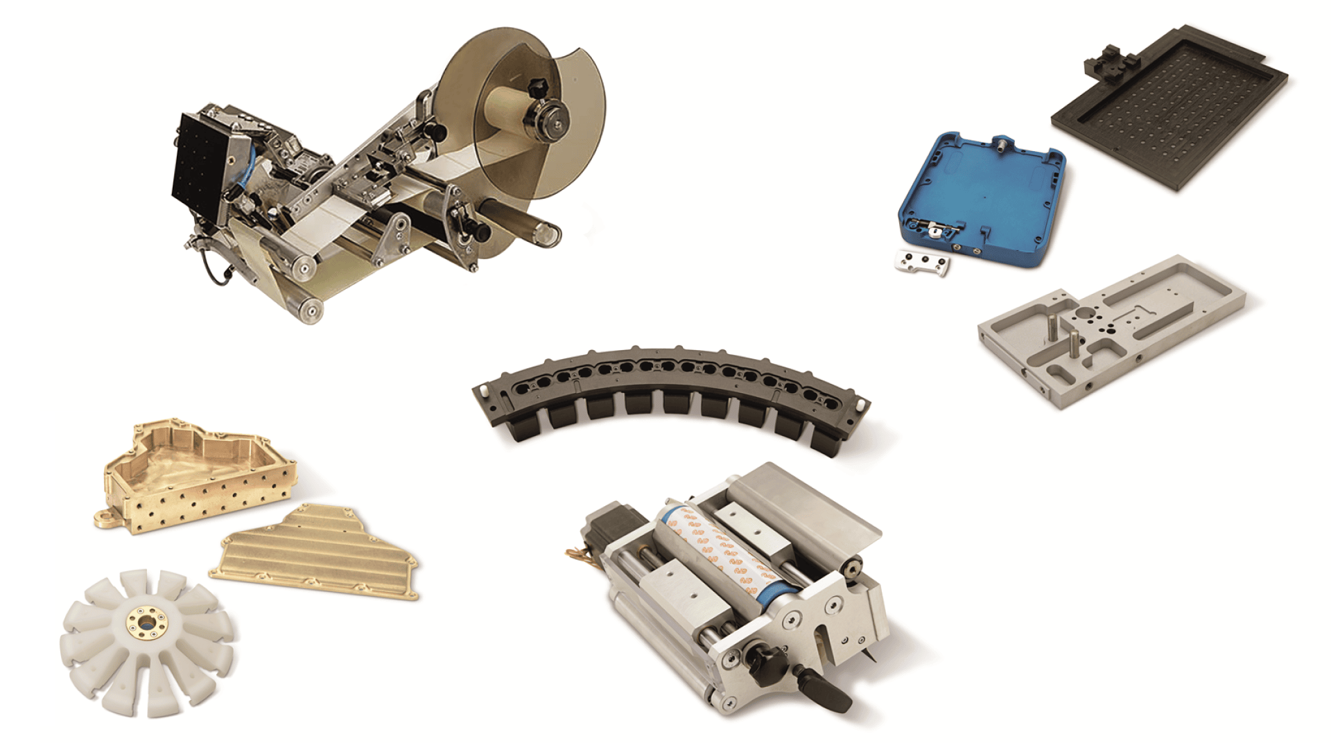 Eine Vielzahl von industriellen Maschinenteilen, darunter Zahnräder, Rollen, elektronische Komponenten und mechanische Baugruppen, sind auf einem glatten Hintergrund angeordnet.
