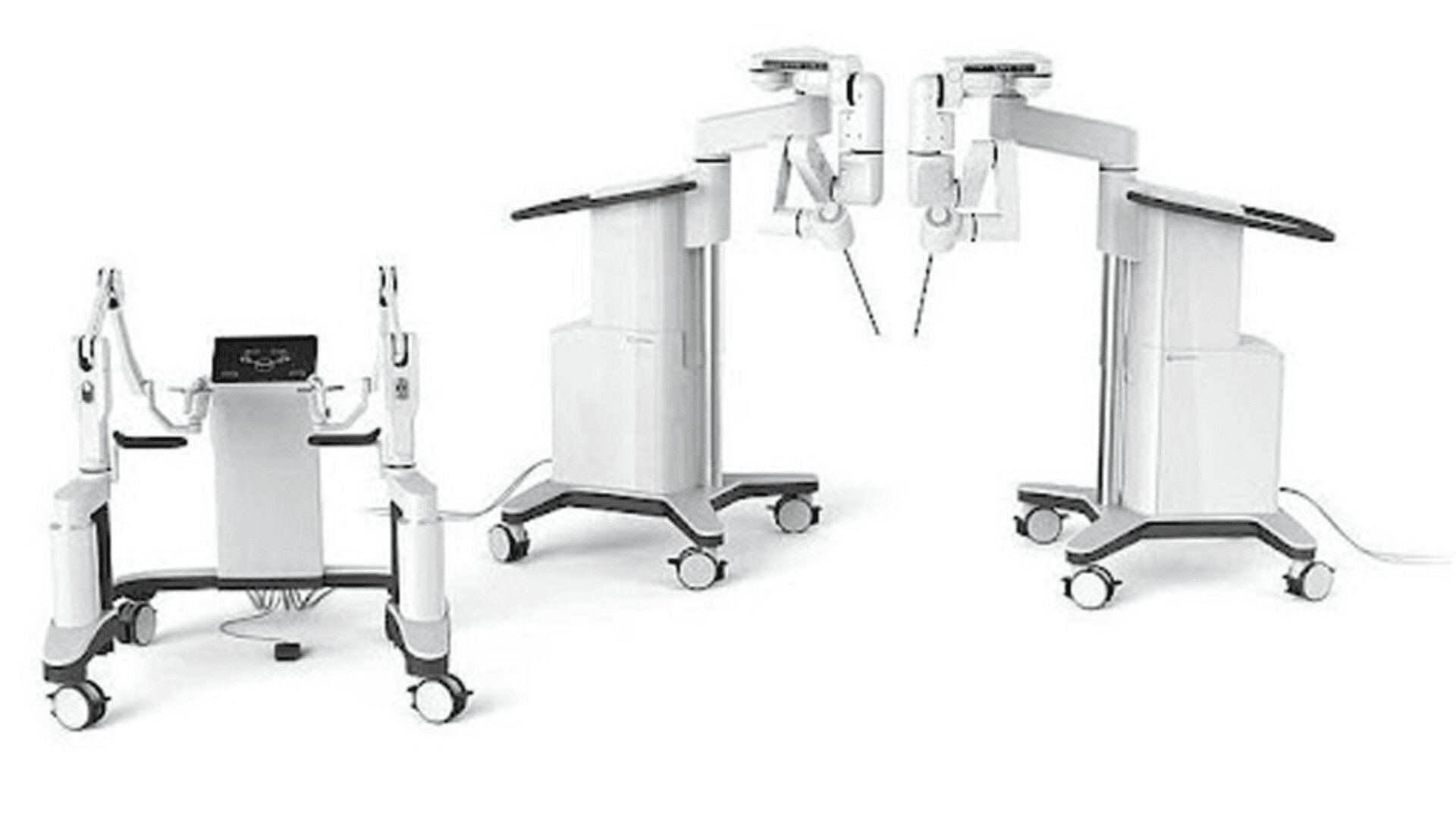 Zwei fortschrittliche medizinische Robotersysteme mit Gelenkarmen und Instrumenten auf Rädern, die für die Durchführung präziser chirurgischer Eingriffe konzipiert sind. Der Hintergrund ist weiß und minimalistisch.