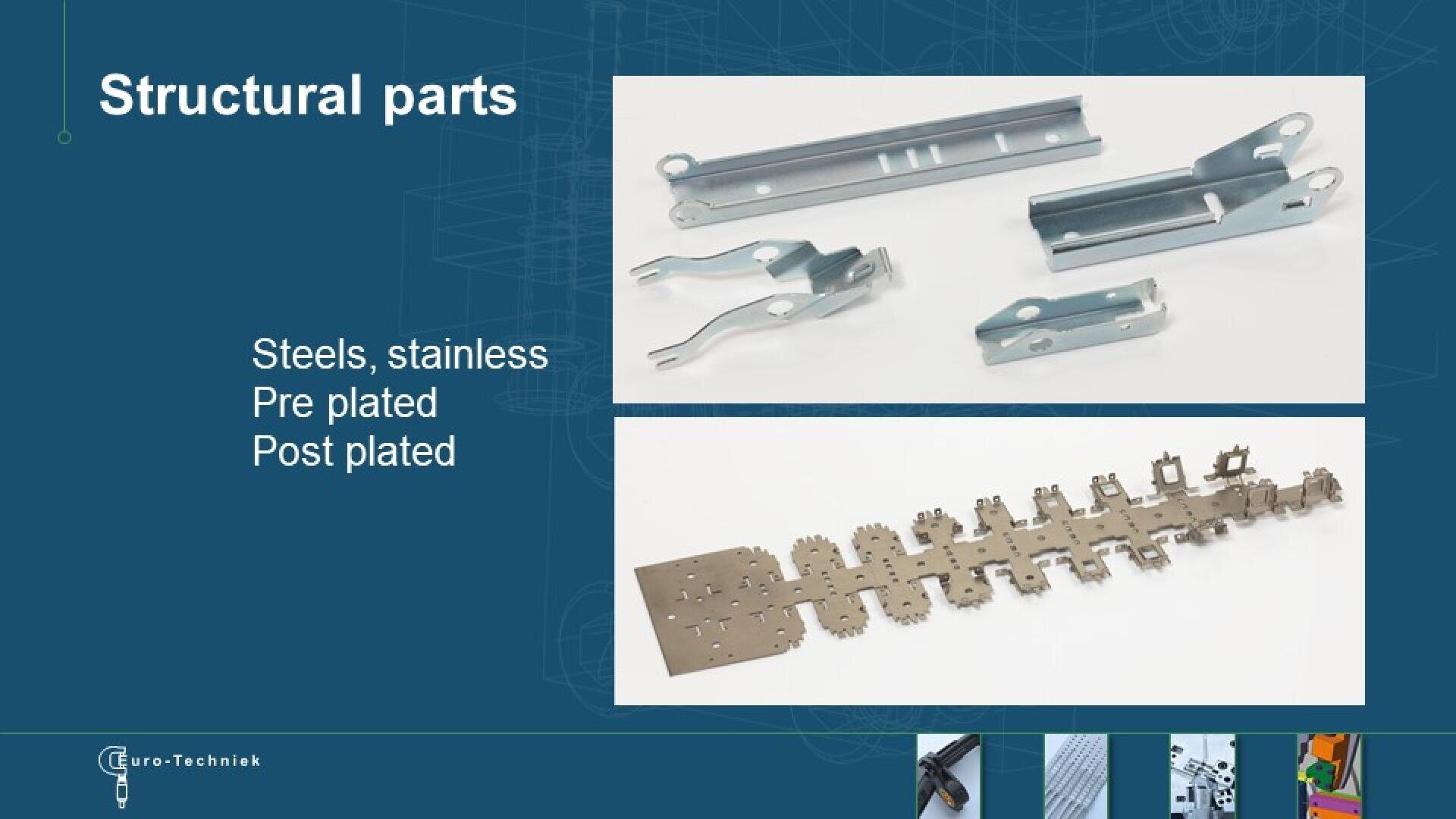 Eine Folie mit dem Titel „Strukturteile“ zeigt verschiedene Metallkomponenten, darunter zwei Halterungen oben und einen Streifen gestanzter Metallteile darunter. Der Text lautet: Stahl, rostfrei, vorverzinkt, nachverzinkt.