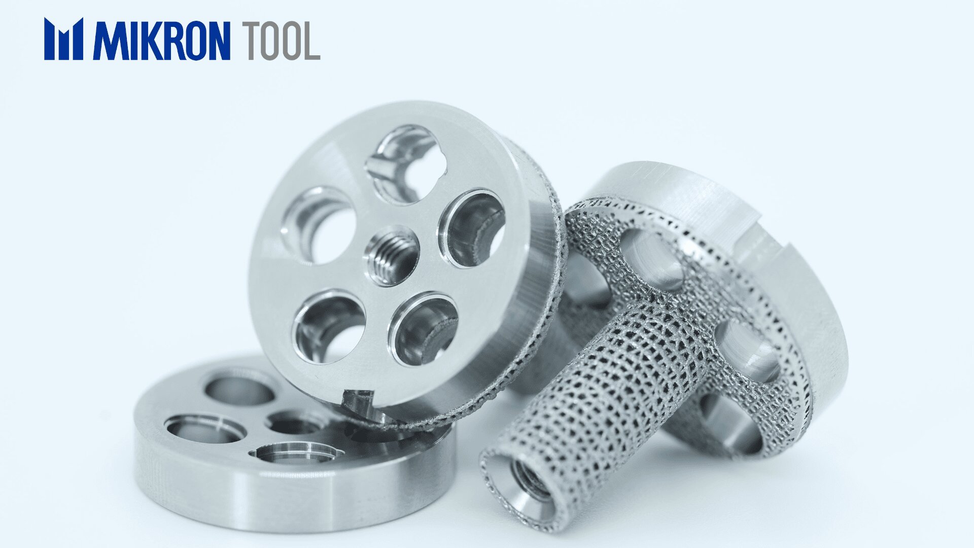 Drei metallische Industriewerkzeugteile mit kreisförmigem, perforiertem Design werden auf hellem Hintergrund dargestellt. In der oberen linken Ecke ist das Mikron Tool-Logo sichtbar.
