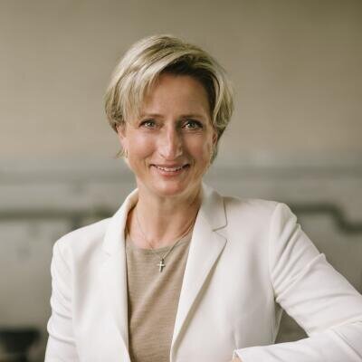 Dr. Nicole Hoffmeister-Kraut