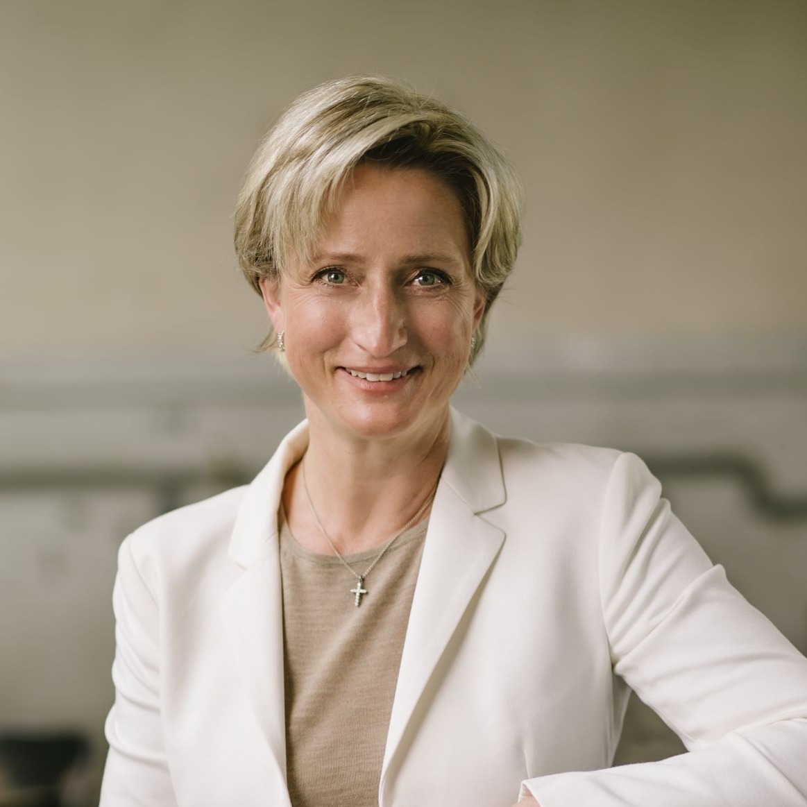 Dr. Nicole Hoffmeister-Kraut