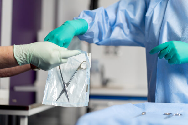Opening surgical packaging must be quick and seamless in day-to-day operating theatre practice © envato