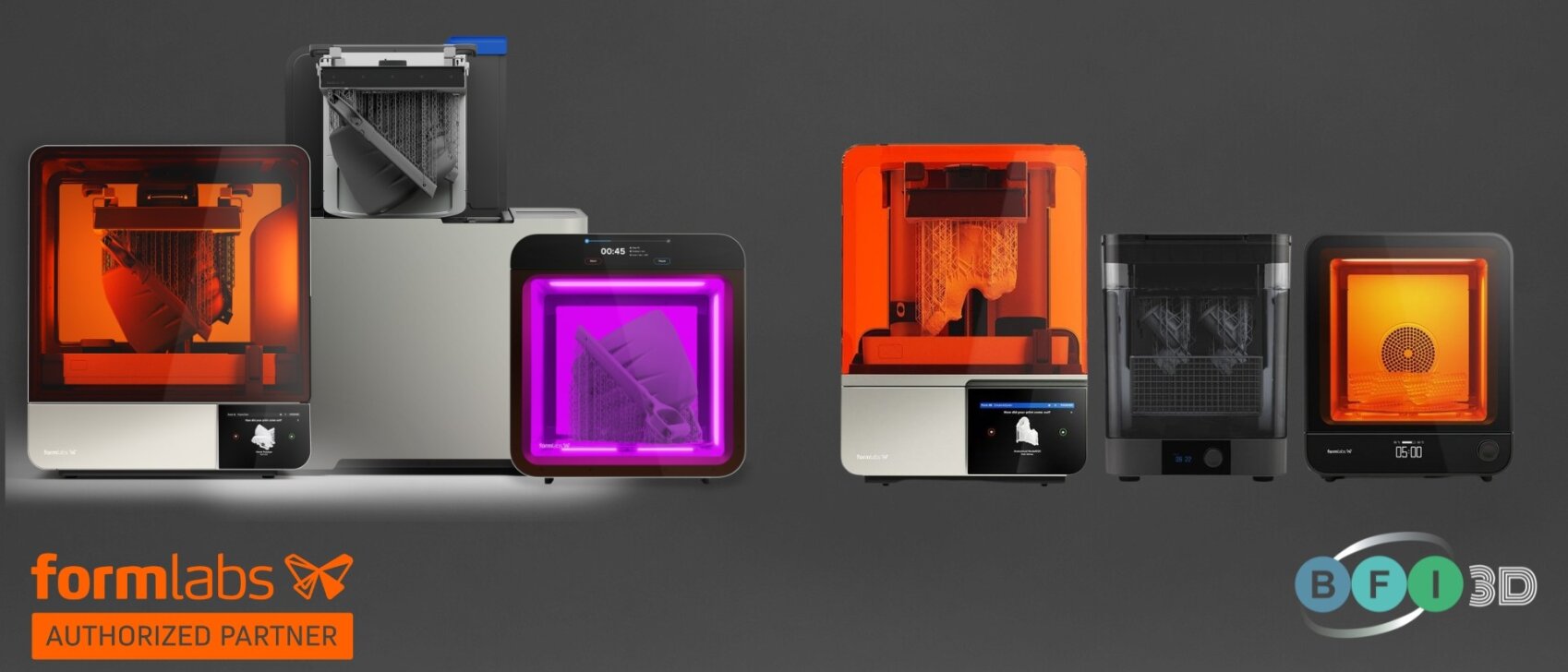 Eine Reihe von Formlabs-3D-Druckern und -Geräten mit orangefarbenen und lilafarbenen Deckeln, dargestellt auf einem grauen Hintergrund. Das Formlabs Authorized Partner Abzeichen und das BFI 3D Logo erscheinen in den unteren Ecken.